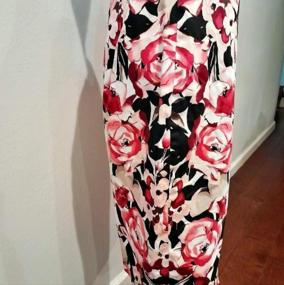White House Black Market Rose Midi Pencil Skirt with Back Slit Size 6 - Picture 3 of 4